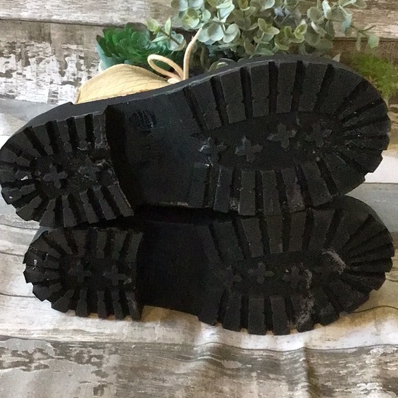 Women's Urban Outfitters Lace-Up Boots Size 7 - Picture 6 of 10